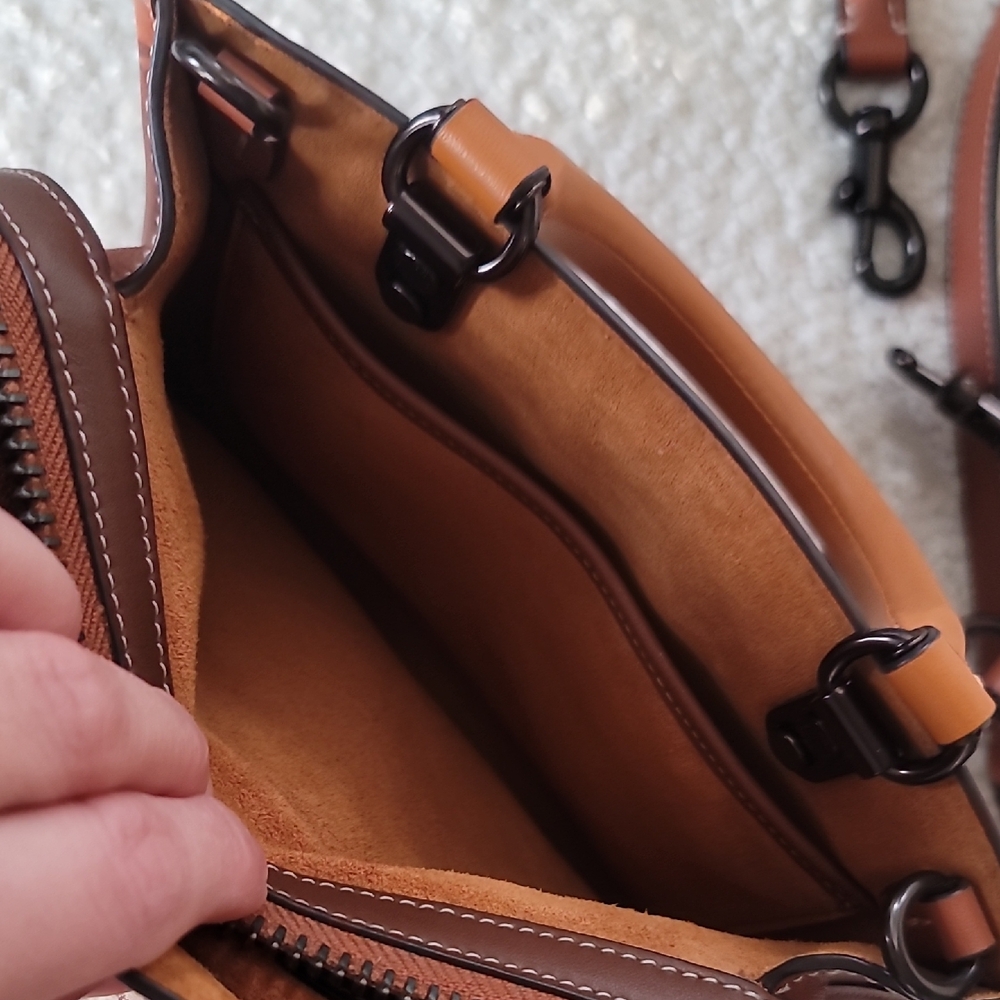 Coach Rogue 20 – Signature Textile Jacquard with Varsity Patches - Picture 13 of 16